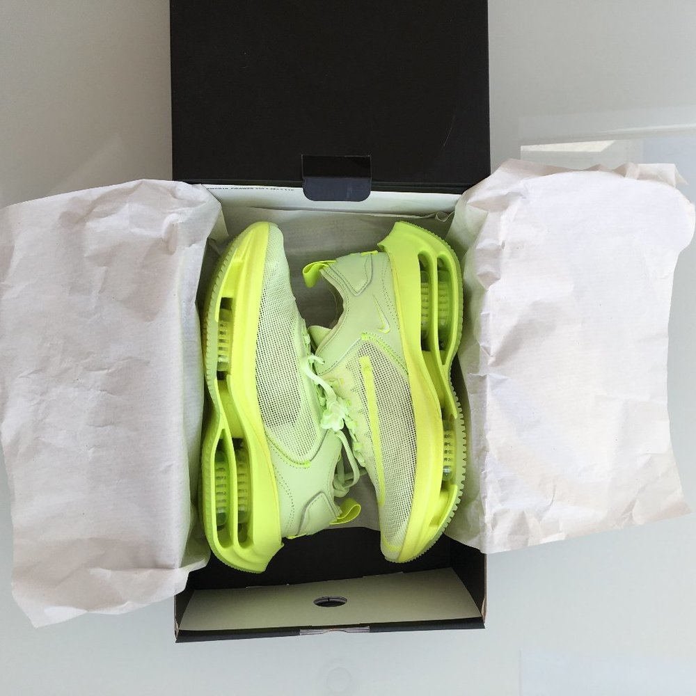 GENUINE NIKE WOMAN'S DOUBLE STACK MESH & LEATHER
